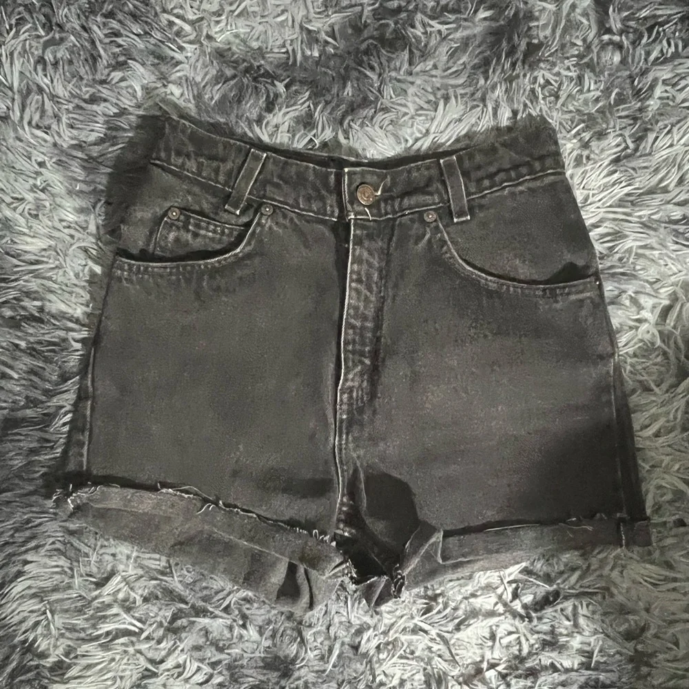 Levi High Wasited Shorts - Black - Picture 2 of 3